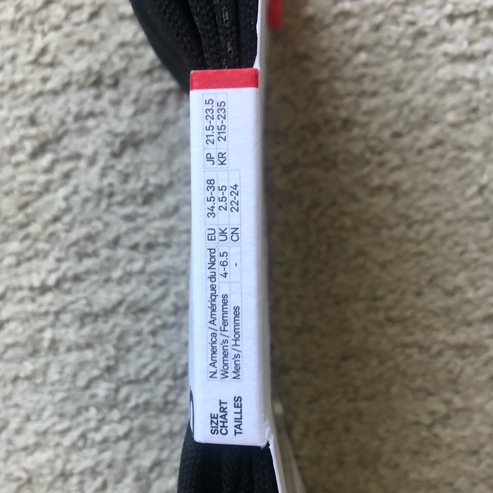 lululemon Crew Powder Stride Socks.NWT. - Picture 2 of 3